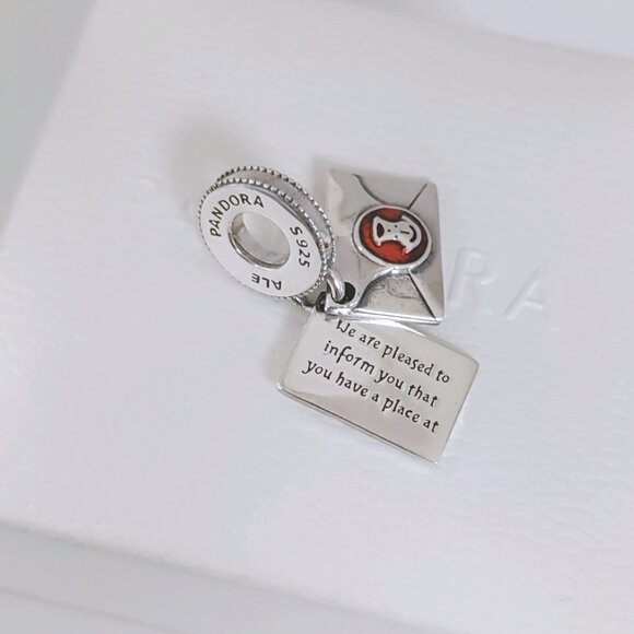 Pandora Harry Potter, Hogwarts Acceptance Letter Dangle Charm - Picture 4 of 6